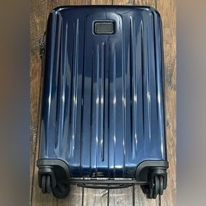 New Tumi 22” Navy Blue International Expandable 4 Wheeled Carry-On